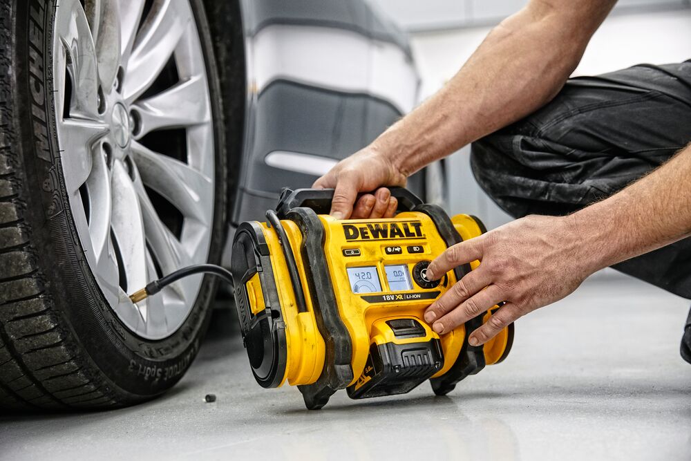 Akumulátorový vzduchový kompresor XR 18V DeWALT DCC018N